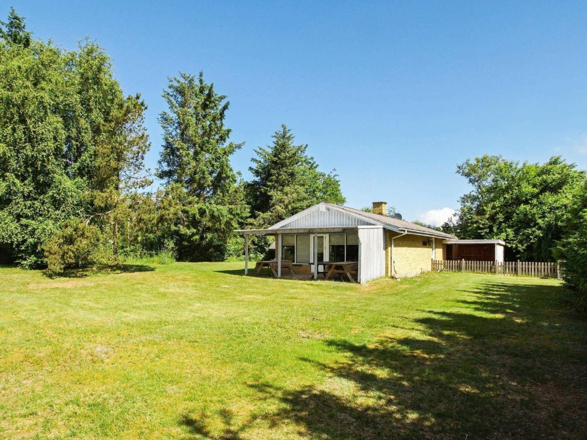 2 Person Holiday Home In Tarm Fjerbæk Kültér fotó